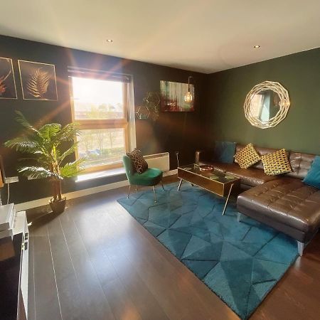 Historic Clock Tower Apartment With Rooftop Terrace And Free Secure Parking Sheffield Bagian luar foto