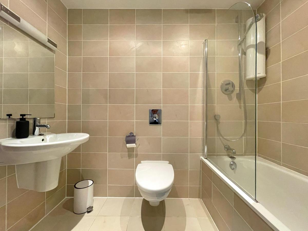 Historic Clock Tower Apartment With Rooftop Terrace And Free Secure Parking Sheffield Bagian luar foto