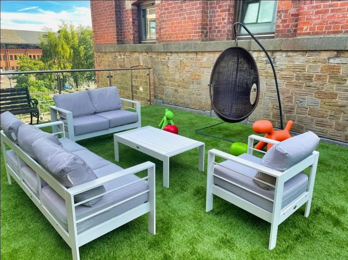 Historic Clock Tower Apartment With Rooftop Terrace And Free Secure Parking Sheffield Bagian luar foto