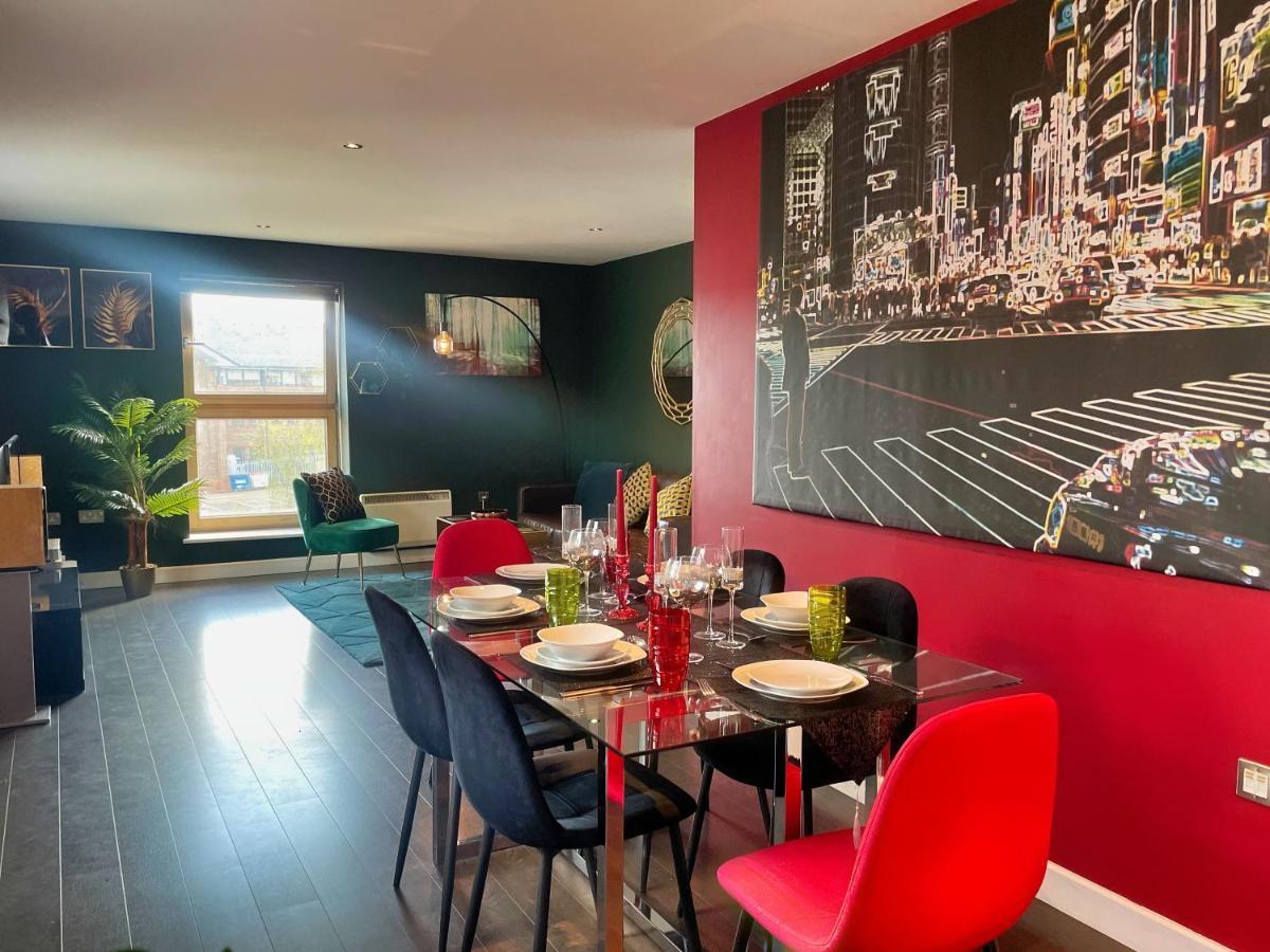 Historic Clock Tower Apartment With Rooftop Terrace And Free Secure Parking Sheffield Bagian luar foto