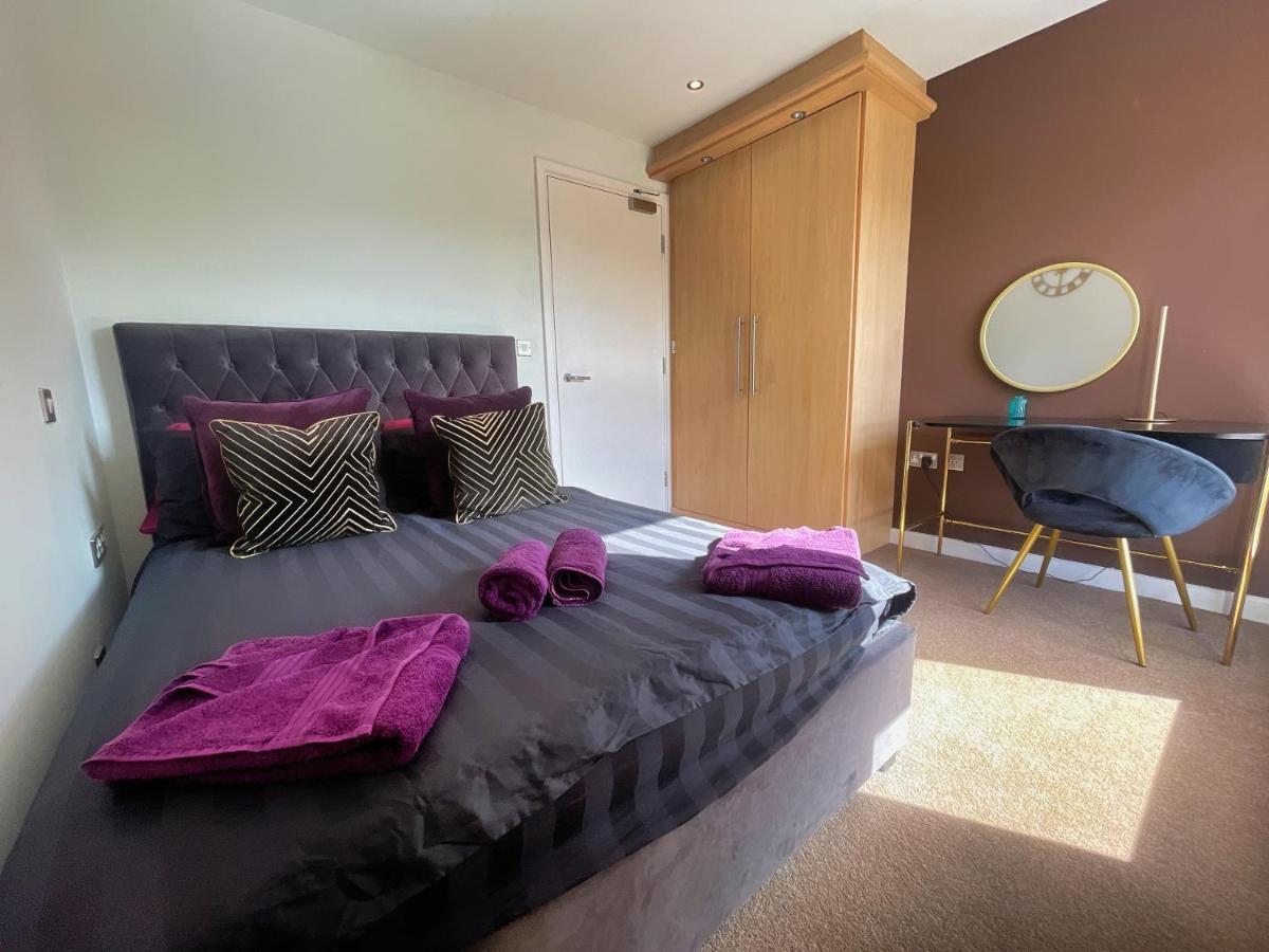 Historic Clock Tower Apartment With Rooftop Terrace And Free Secure Parking Sheffield Bagian luar foto