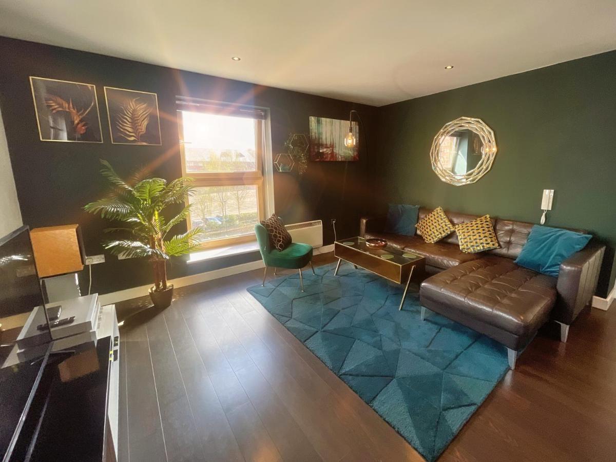 Historic Clock Tower Apartment With Rooftop Terrace And Free Secure Parking Sheffield Bagian luar foto