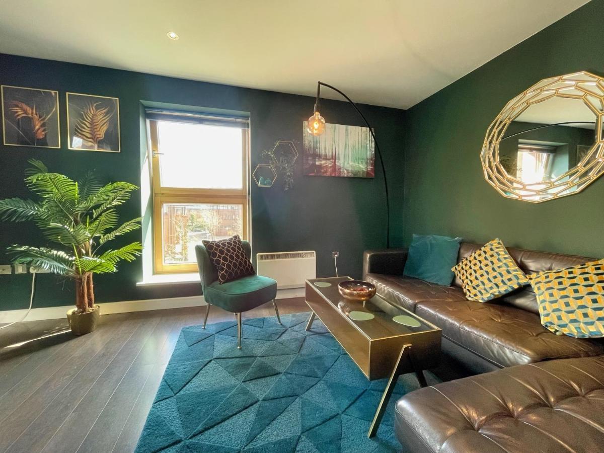 Historic Clock Tower Apartment With Rooftop Terrace And Free Secure Parking Sheffield Bagian luar foto