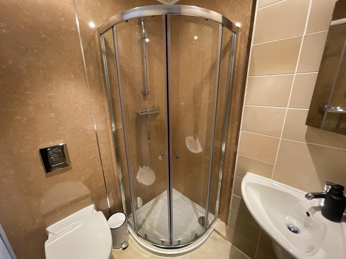 Historic Clock Tower Apartment With Rooftop Terrace And Free Secure Parking Sheffield Bagian luar foto